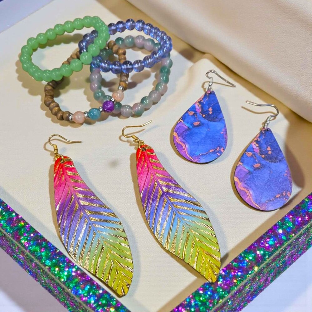 Multicolor Feather Earring And Bracelet Set